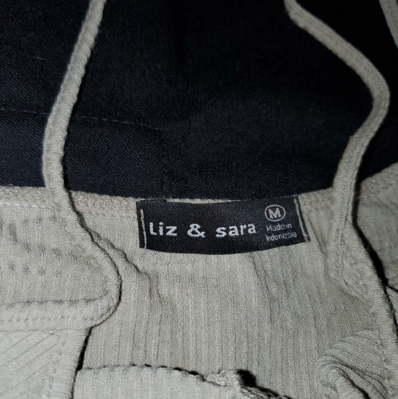 Liz & Sara Green scrunch tank crop top - Picture 2 of 2